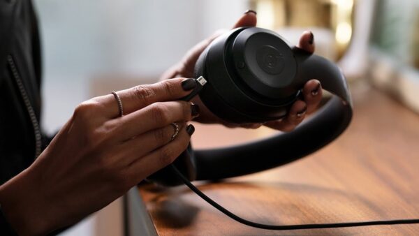 How to charge beats headphones
